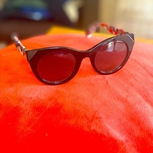 Beautiful, barely worn Fendi sunglasses with case